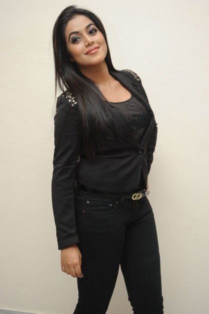 Poorna-at-Nuvvala-Nenila-Audio-Launch